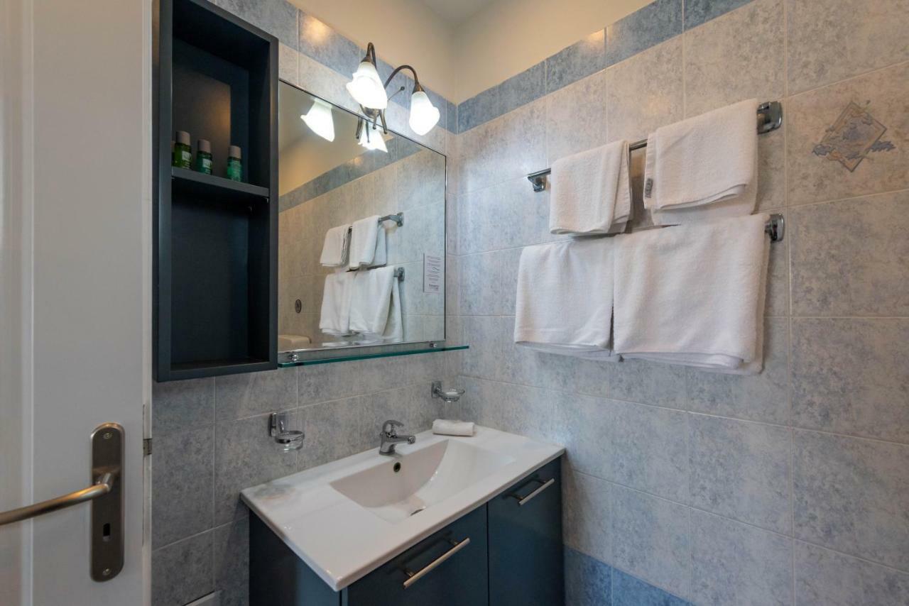 Theoxenia Hotel Apartments 크라니 외부 사진