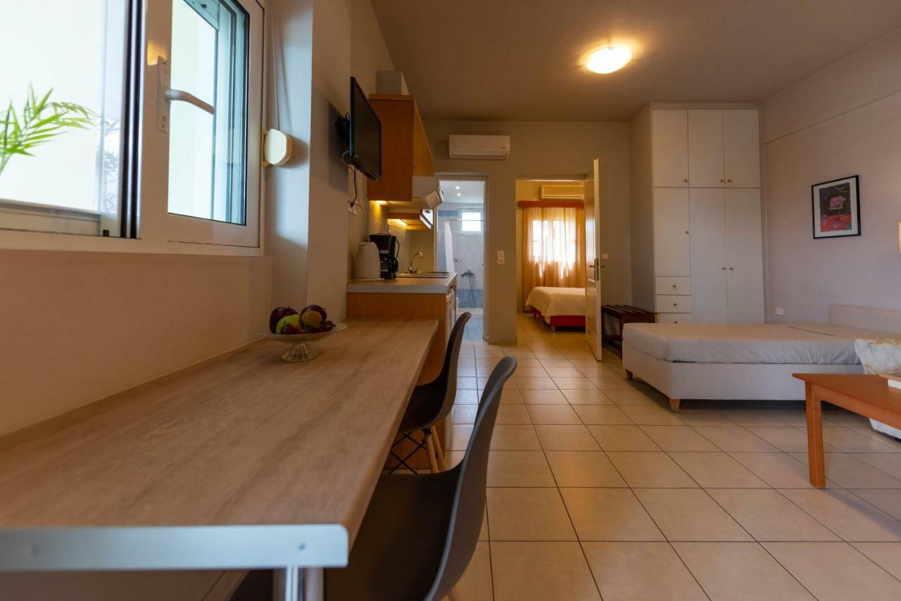 Theoxenia Hotel Apartments 크라니 외부 사진
